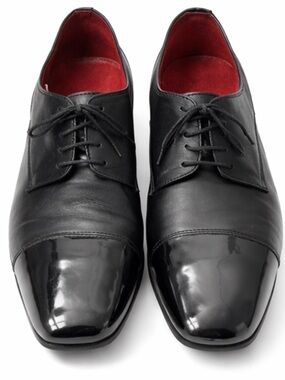 Paul Smith Black Leather Cap-Toe Oxfords with Red Lining